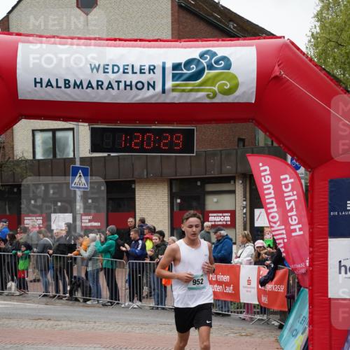 04.05.2025 - 8. Wedeler Halbmarathon Felixshl http://msf.ph/oto/7815631 04.05.2025 11:20:27 Ziel 952 meine-sportfotos.de