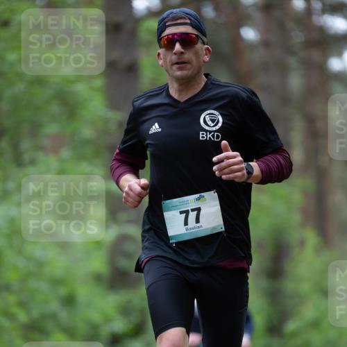 04.05.2025 - 8. Wedeler Halbmarathon Michael Strokosch http://msf.ph/oto/7815640 04.05.2025 10:32:24 Laufen 77, 1948 meine-sportfotos.de