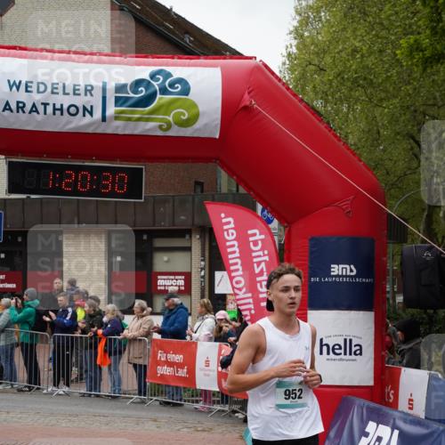 04.05.2025 - 8. Wedeler Halbmarathon Felixshl http://msf.ph/oto/7815655 04.05.2025 11:20:28 Ziel 933, 952 meine-sportfotos.de
