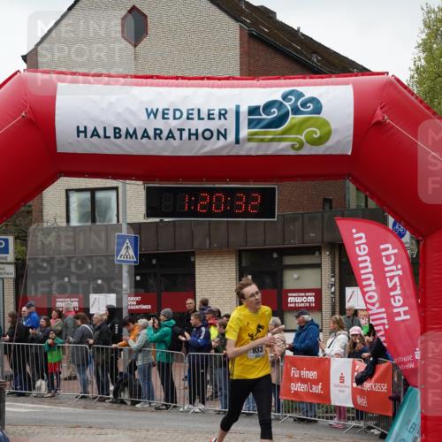 04.05.2025 - 8. Wedeler Halbmarathon Felixshl http://msf.ph/oto/7815666 04.05.2025 11:20:30 Ziel 933, 952 meine-sportfotos.de