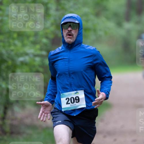 04.05.2025 - 8. Wedeler Halbmarathon Michael Strokosch http://msf.ph/oto/7815717 04.05.2025 10:34:15 Laufen 96, 209 meine-sportfotos.de