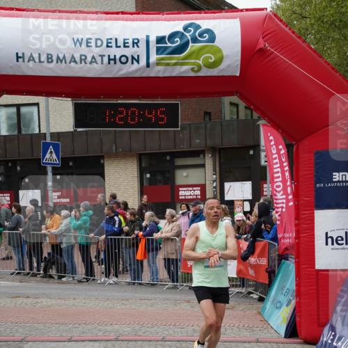 04.05.2025 - 8. Wedeler Halbmarathon Felixshl http://msf.ph/oto/7815842 04.05.2025 11:20:43 Ziel 617, 868, 984 meine-sportfotos.de