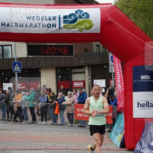 04.05.2025 - 8. Wedeler Halbmarathon Felixshl http://msf.ph/oto/7815847 04.05.2025 11:20:44 Ziel 617, 984 meine-sportfotos.de