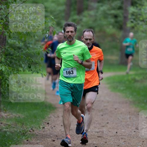 04.05.2025 - 8. Wedeler Halbmarathon Michael Strokosch http://msf.ph/oto/7815873 04.05.2025 10:35:08 Laufen 302, 163, 813 meine-sportfotos.de