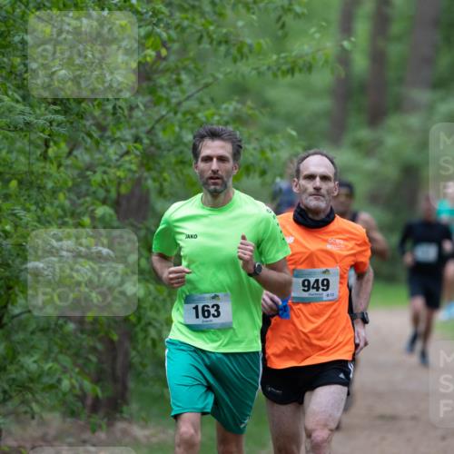 04.05.2025 - 8. Wedeler Halbmarathon Michael Strokosch http://msf.ph/oto/7815889 04.05.2025 10:35:10 Laufen 163, 949, 813 meine-sportfotos.de