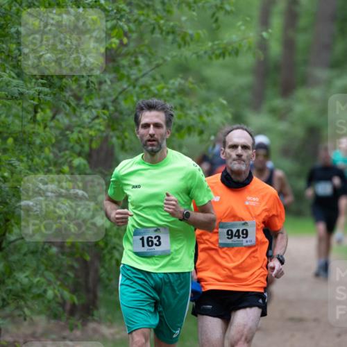 04.05.2025 - 8. Wedeler Halbmarathon Michael Strokosch http://msf.ph/oto/7815891 04.05.2025 10:35:10 Laufen 163, 949, 13 meine-sportfotos.de