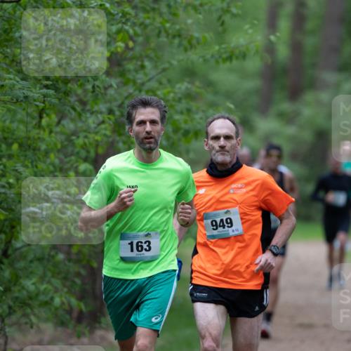 04.05.2025 - 8. Wedeler Halbmarathon Michael Strokosch http://msf.ph/oto/7815895 04.05.2025 10:35:11 Laufen 804, 163, 949, 8, 13 meine-sportfotos.de
