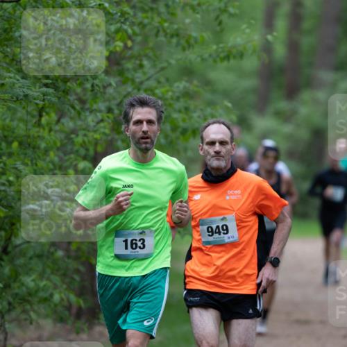 04.05.2025 - 8. Wedeler Halbmarathon Michael Strokosch http://msf.ph/oto/7815896 04.05.2025 10:35:11 Laufen 163, 949, 13 meine-sportfotos.de