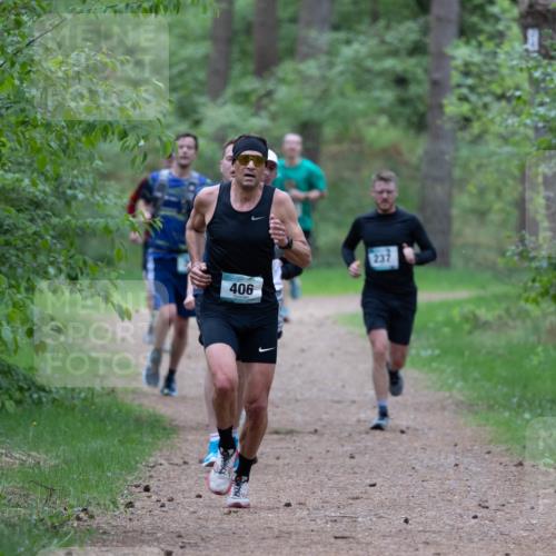 04.05.2025 - 8. Wedeler Halbmarathon Michael Strokosch http://msf.ph/oto/7815922 04.05.2025 10:35:15 Laufen 406, 237 meine-sportfotos.de