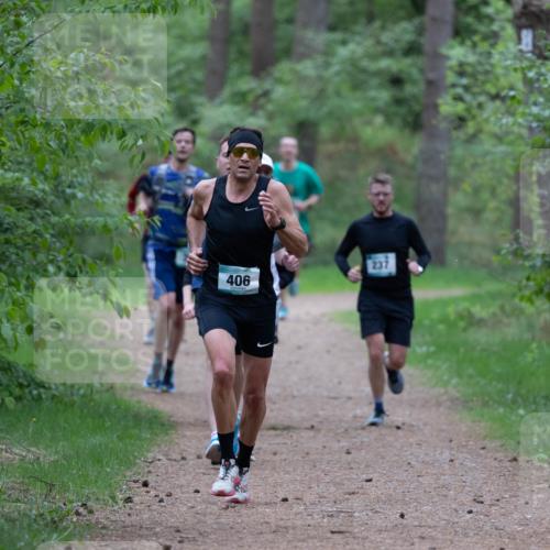 04.05.2025 - 8. Wedeler Halbmarathon Michael Strokosch http://msf.ph/oto/7815923 04.05.2025 10:35:15 Laufen 406, 237 meine-sportfotos.de