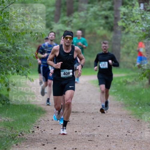 04.05.2025 - 8. Wedeler Halbmarathon Michael Strokosch http://msf.ph/oto/7815932 04.05.2025 10:35:15 Laufen 406, 237 meine-sportfotos.de