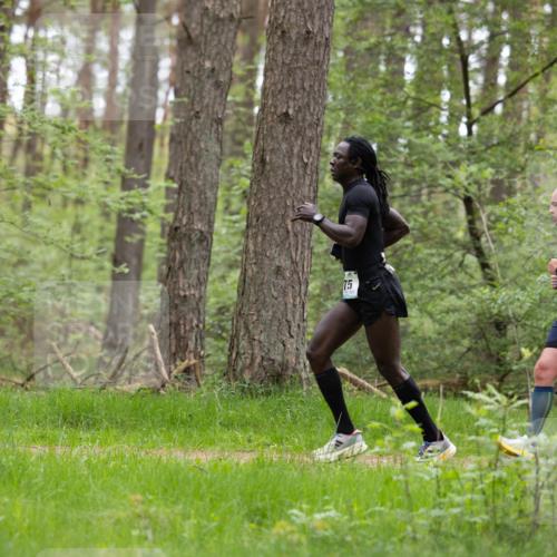 04.05.2025 - 8. Wedeler Halbmarathon Michael Strokosch http://msf.ph/oto/7815995 04.05.2025 10:37:13 Laufen 75 meine-sportfotos.de