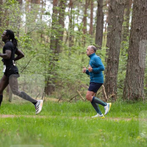04.05.2025 - 8. Wedeler Halbmarathon Michael Strokosch http://msf.ph/oto/7815999 04.05.2025 10:37:14 Laufen  meine-sportfotos.de