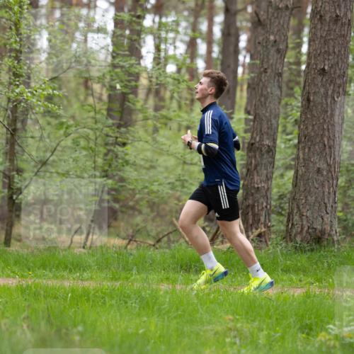04.05.2025 - 8. Wedeler Halbmarathon Michael Strokosch http://msf.ph/oto/7816009 04.05.2025 10:37:23 Laufen  meine-sportfotos.de