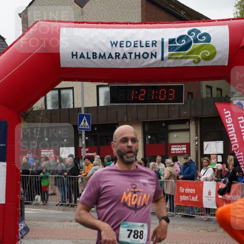 04.05.2025 - 8. Wedeler Halbmarathon Felixshl http://msf.ph/oto/7816017 04.05.2025 11:21:01 Ziel 481, 788 meine-sportfotos.de
