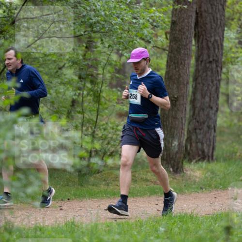 04.05.2025 - 8. Wedeler Halbmarathon Michael Strokosch http://msf.ph/oto/7816028 04.05.2025 10:37:40 Laufen 258 meine-sportfotos.de