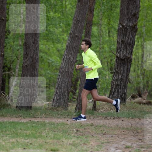 04.05.2025 - 8. Wedeler Halbmarathon Michael Strokosch http://msf.ph/oto/7816063 04.05.2025 10:41:01 Laufen  meine-sportfotos.de