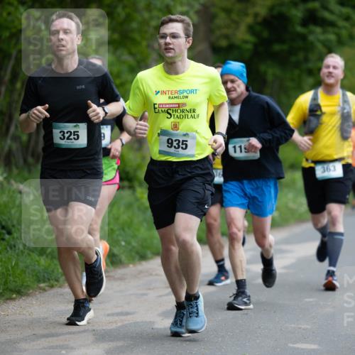 04.05.2025 - 8. Wedeler Halbmarathon Michael Strokosch http://msf.ph/oto/7816111 04.05.2025 10:46:31 Laufen 325, 935, 119, 363 meine-sportfotos.de