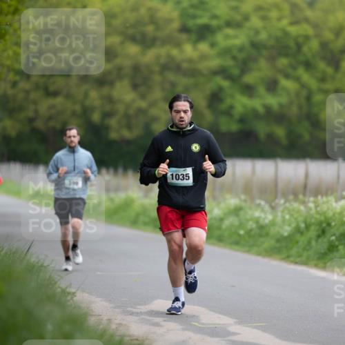 04.05.2025 - 8. Wedeler Halbmarathon Michael Strokosch http://msf.ph/oto/7816121 04.05.2025 10:46:49 Laufen 1035, 399 meine-sportfotos.de