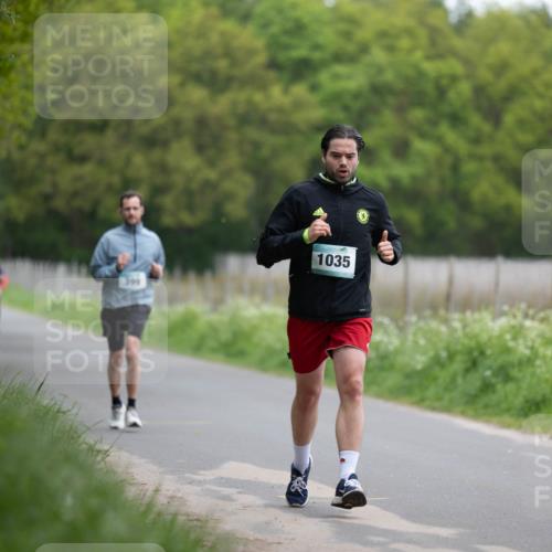 04.05.2025 - 8. Wedeler Halbmarathon Michael Strokosch http://msf.ph/oto/7816123 04.05.2025 10:46:50 Laufen 399, 1035 meine-sportfotos.de