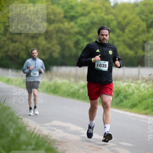 04.05.2025 - 8. Wedeler Halbmarathon Michael Strokosch http://msf.ph/oto/7816125 04.05.2025 10:46:51 Laufen 200, 1035 meine-sportfotos.de