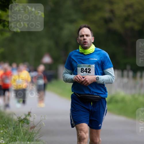 04.05.2025 - 8. Wedeler Halbmarathon Michael Strokosch http://msf.ph/oto/7816137 04.05.2025 10:48:22 Laufen 842 meine-sportfotos.de