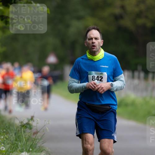04.05.2025 - 8. Wedeler Halbmarathon Michael Strokosch http://msf.ph/oto/7816139 04.05.2025 10:48:22 Laufen 842 meine-sportfotos.de