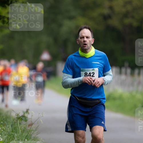 04.05.2025 - 8. Wedeler Halbmarathon Michael Strokosch http://msf.ph/oto/7816140 04.05.2025 10:48:22 Laufen 842 meine-sportfotos.de