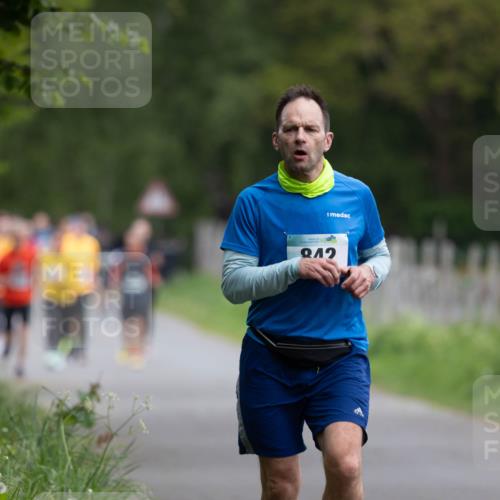 04.05.2025 - 8. Wedeler Halbmarathon Michael Strokosch http://msf.ph/oto/7816141 04.05.2025 10:48:22 Laufen 12 meine-sportfotos.de