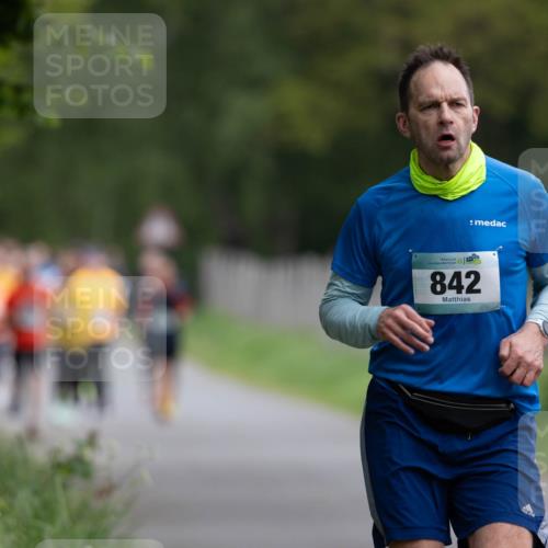 04.05.2025 - 8. Wedeler Halbmarathon Michael Strokosch http://msf.ph/oto/7816152 04.05.2025 10:48:24 Laufen 25, 842 meine-sportfotos.de