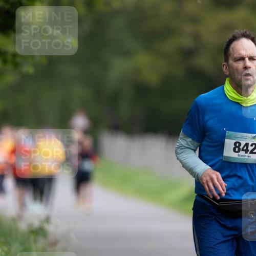 04.05.2025 - 8. Wedeler Halbmarathon Michael Strokosch http://msf.ph/oto/7816156 04.05.2025 10:48:25 Laufen 842 meine-sportfotos.de