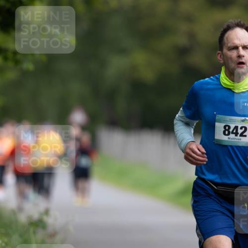 04.05.2025 - 8. Wedeler Halbmarathon Michael Strokosch http://msf.ph/oto/7816158 04.05.2025 10:48:25 Laufen 842 meine-sportfotos.de