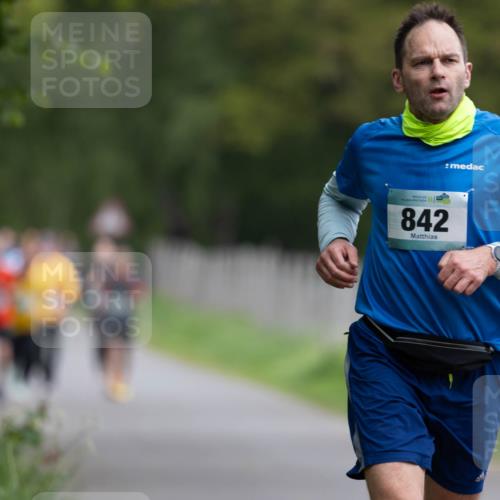 04.05.2025 - 8. Wedeler Halbmarathon Michael Strokosch http://msf.ph/oto/7816161 04.05.2025 10:48:25 Laufen 842 meine-sportfotos.de