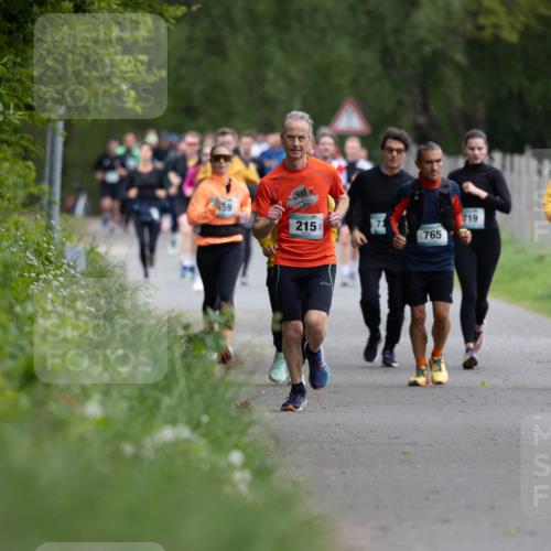 04.05.2025 - 8. Wedeler Halbmarathon Michael Strokosch http://msf.ph/oto/7816168 04.05.2025 10:48:37 Laufen 959, 719, 215, 252, 765 meine-sportfotos.de