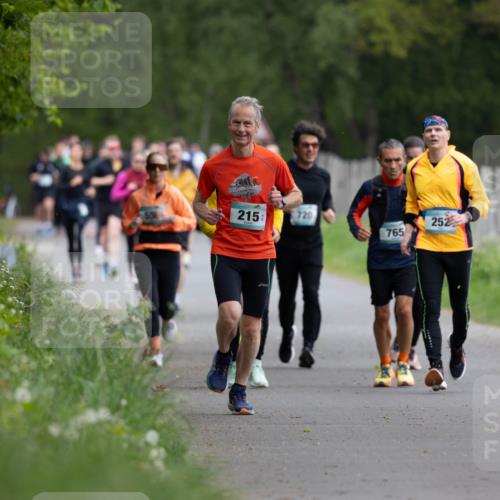 04.05.2025 - 8. Wedeler Halbmarathon Michael Strokosch http://msf.ph/oto/7816182 04.05.2025 10:48:40 Laufen 215, 720, 252, 765 meine-sportfotos.de