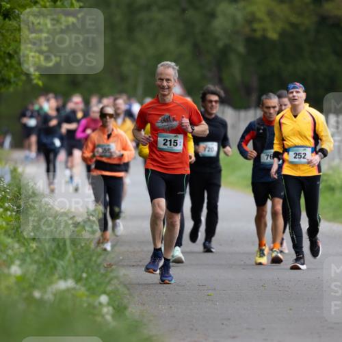04.05.2025 - 8. Wedeler Halbmarathon Michael Strokosch http://msf.ph/oto/7816183 04.05.2025 10:48:40 Laufen 215, 120, 76, 252 meine-sportfotos.de