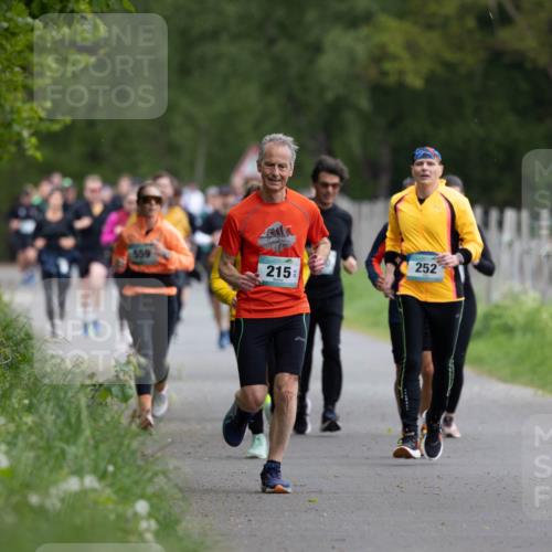04.05.2025 - 8. Wedeler Halbmarathon Michael Strokosch http://msf.ph/oto/7816191 04.05.2025 10:48:40 Laufen 559, 252, 215 meine-sportfotos.de