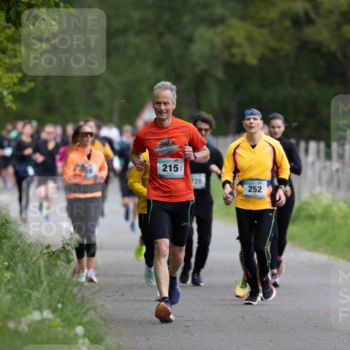 04.05.2025 - 8. Wedeler Halbmarathon Michael Strokosch http://msf.ph/oto/7816193 04.05.2025 10:48:41 Laufen 215, 252 meine-sportfotos.de