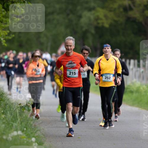 04.05.2025 - 8. Wedeler Halbmarathon Michael Strokosch http://msf.ph/oto/7816194 04.05.2025 10:48:41 Laufen 215, 720, 252 meine-sportfotos.de