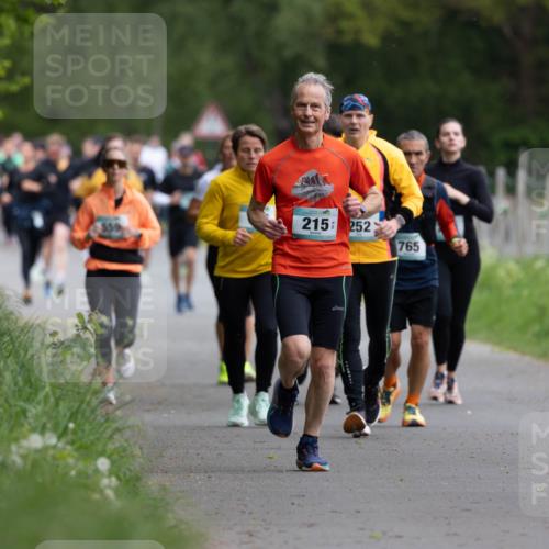 04.05.2025 - 8. Wedeler Halbmarathon Michael Strokosch http://msf.ph/oto/7816199 04.05.2025 10:48:42 Laufen 215, 252, 765 meine-sportfotos.de
