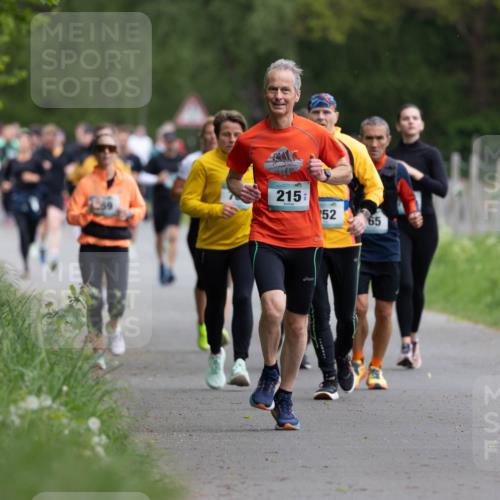 04.05.2025 - 8. Wedeler Halbmarathon Michael Strokosch http://msf.ph/oto/7816200 04.05.2025 10:48:42 Laufen 215, 52, 65 meine-sportfotos.de