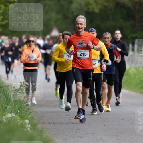 04.05.2025 - 8. Wedeler Halbmarathon Michael Strokosch http://msf.ph/oto/7816201 04.05.2025 10:48:42 Laufen 215, 766, 52 meine-sportfotos.de