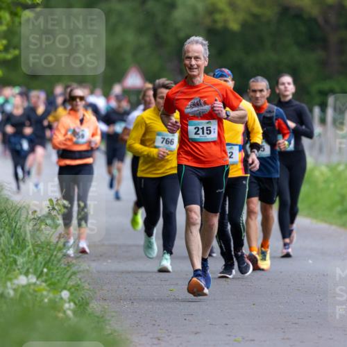 04.05.2025 - 8. Wedeler Halbmarathon Michael Strokosch http://msf.ph/oto/7816202 04.05.2025 10:48:42 Laufen 766, 215 meine-sportfotos.de