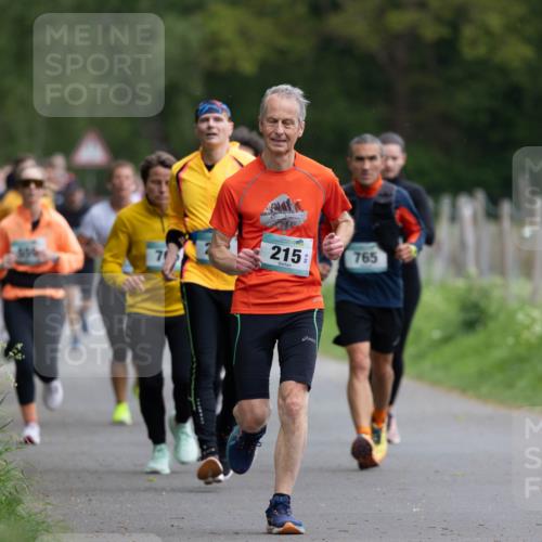 04.05.2025 - 8. Wedeler Halbmarathon Michael Strokosch http://msf.ph/oto/7816203 04.05.2025 10:48:44 Laufen 215, 765 meine-sportfotos.de