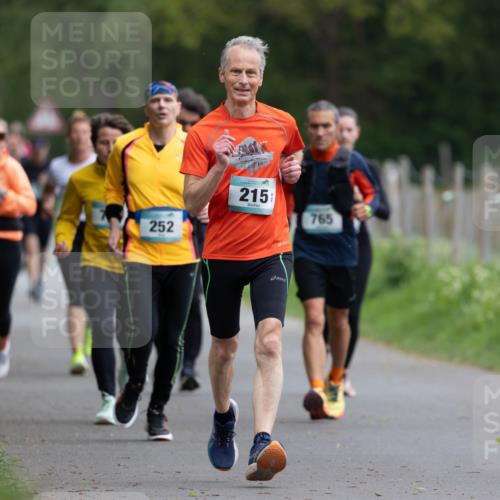 04.05.2025 - 8. Wedeler Halbmarathon Michael Strokosch http://msf.ph/oto/7816210 04.05.2025 10:48:45 Laufen 252, 215, 765 meine-sportfotos.de