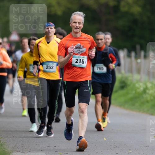 04.05.2025 - 8. Wedeler Halbmarathon Michael Strokosch http://msf.ph/oto/7816211 04.05.2025 10:48:45 Laufen 252, 215, 765 meine-sportfotos.de
