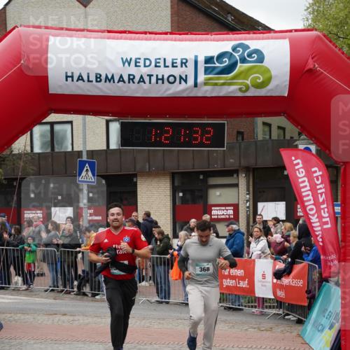 04.05.2025 - 8. Wedeler Halbmarathon Felixshl http://msf.ph/oto/7816213 04.05.2025 11:21:30 Ziel 368, 370, 1157 meine-sportfotos.de
