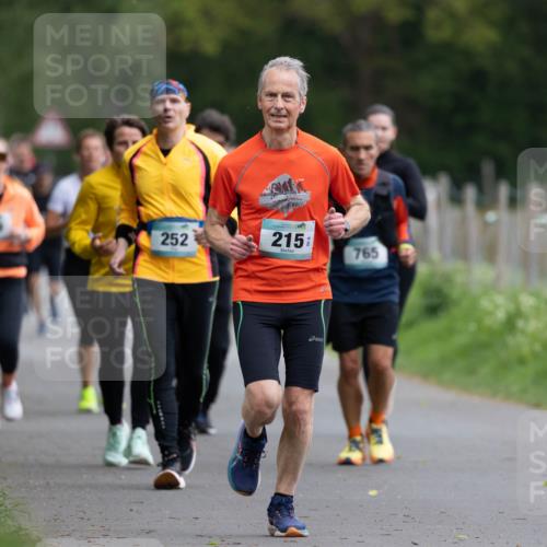 04.05.2025 - 8. Wedeler Halbmarathon Michael Strokosch http://msf.ph/oto/7816215 04.05.2025 10:48:45 Laufen 252, 215, 765 meine-sportfotos.de