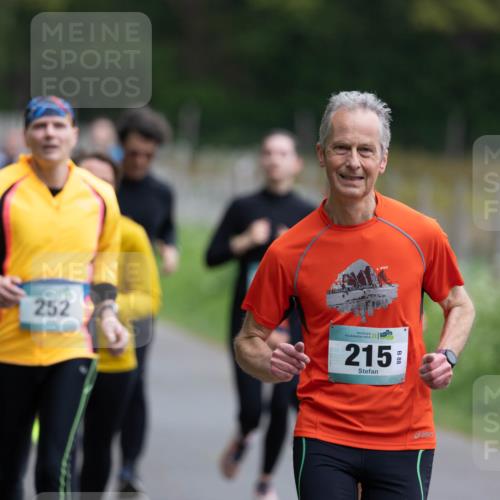 04.05.2025 - 8. Wedeler Halbmarathon Michael Strokosch http://msf.ph/oto/7816217 04.05.2025 10:48:50 Laufen 252, 2, 36, 215, 00, 88 meine-sportfotos.de