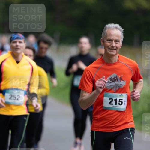 04.05.2025 - 8. Wedeler Halbmarathon Michael Strokosch http://msf.ph/oto/7816219 04.05.2025 10:48:50 Laufen 252, 25, 16, 215, 88 meine-sportfotos.de